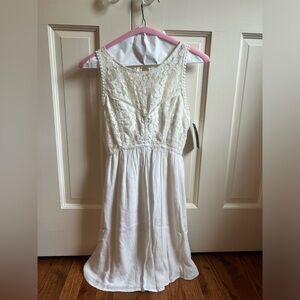 Abercrombie & Fitch White lace dress with button in back